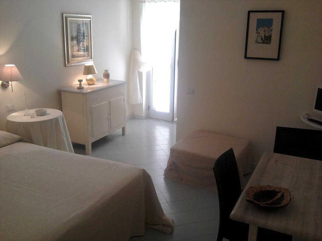 Proserpina Tropea Quarto foto